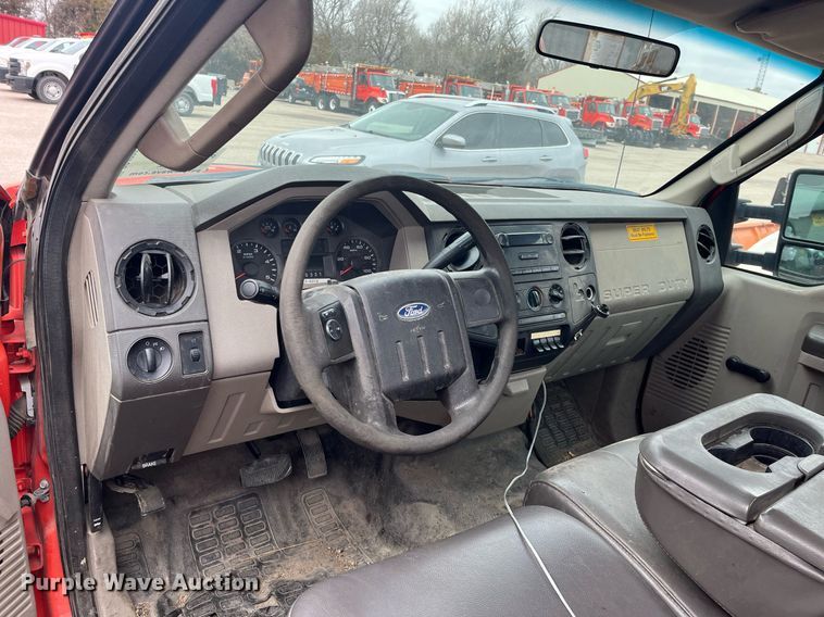 image for item DQ4099 2009 Ford F250 Super Duty  utility bed pickup truck