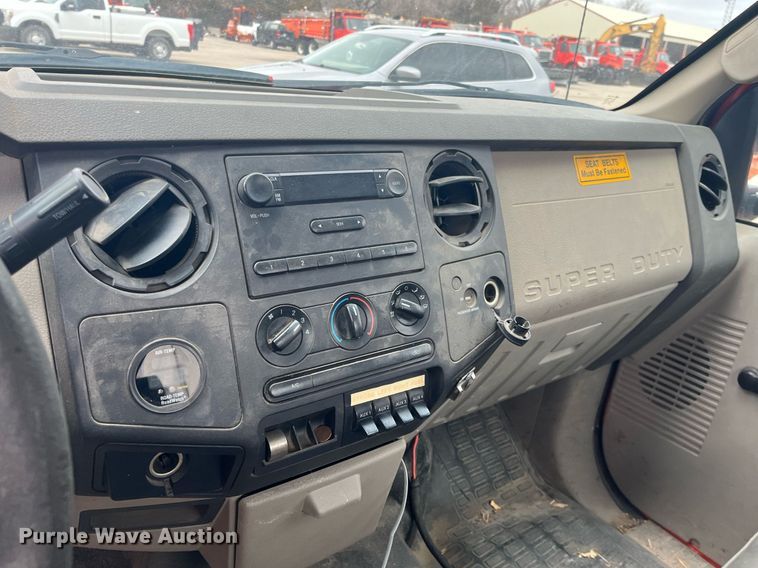 image for item DQ4099 2009 Ford F250 Super Duty  utility bed pickup truck