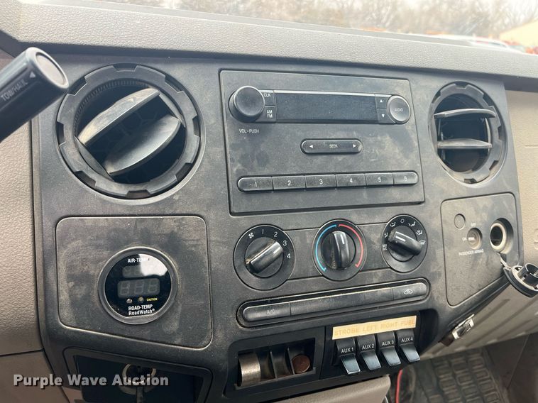 image for item DQ4099 2009 Ford F250 Super Duty  utility bed pickup truck