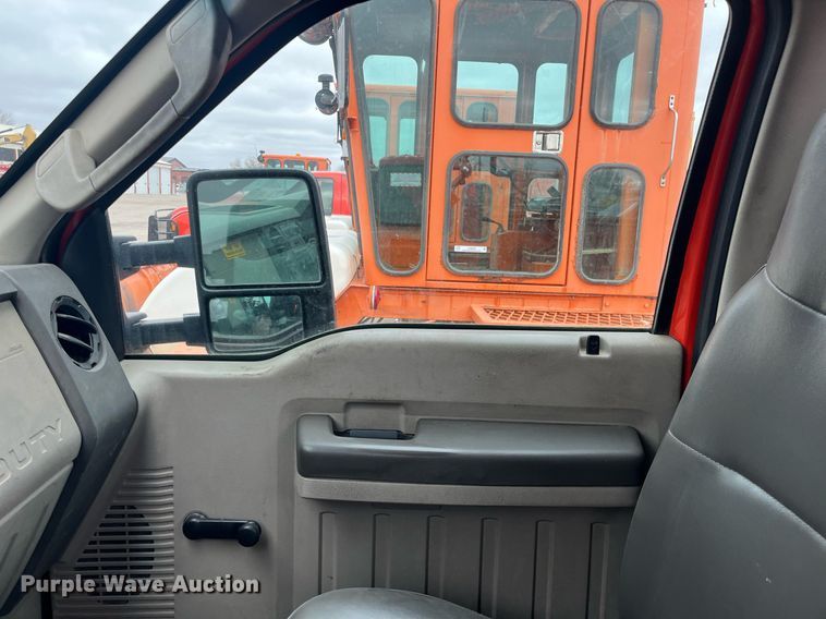 image for item DQ4099 2009 Ford F250 Super Duty  utility bed pickup truck