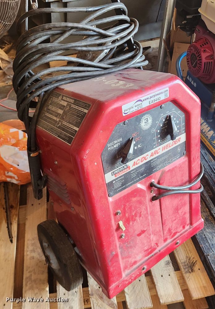 image for item EA9440 Lincoln AC/DC 225/125  welder