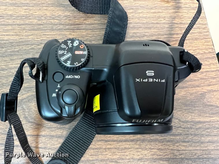 image for item KR9578 (3) digital cameras