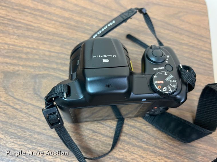 image for item KR9578 (3) digital cameras