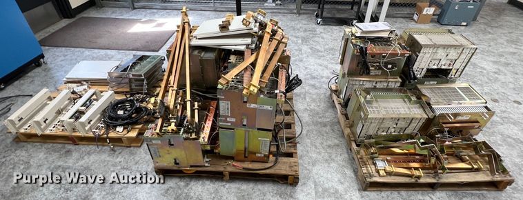 image for item KR9579 (13) Alcatel-Lucent MDR-8000 digital microwave radios