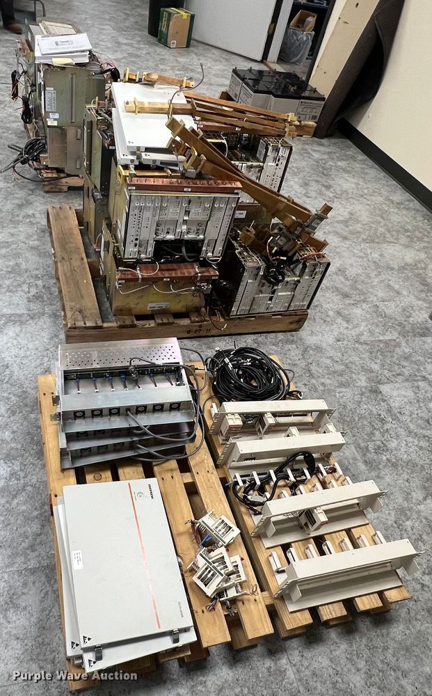 image for item KR9579 (13) Alcatel-Lucent MDR-8000 digital microwave radios