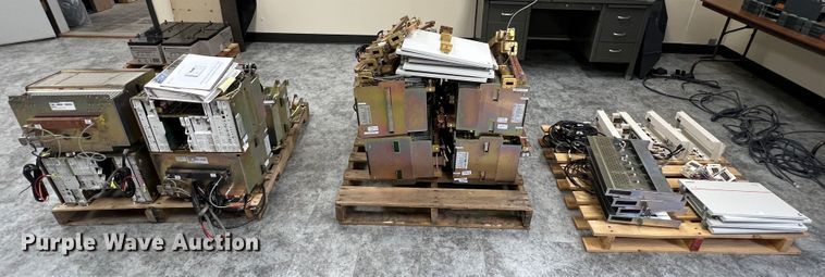 image for item KR9579 (13) Alcatel-Lucent MDR-8000 digital microwave radios