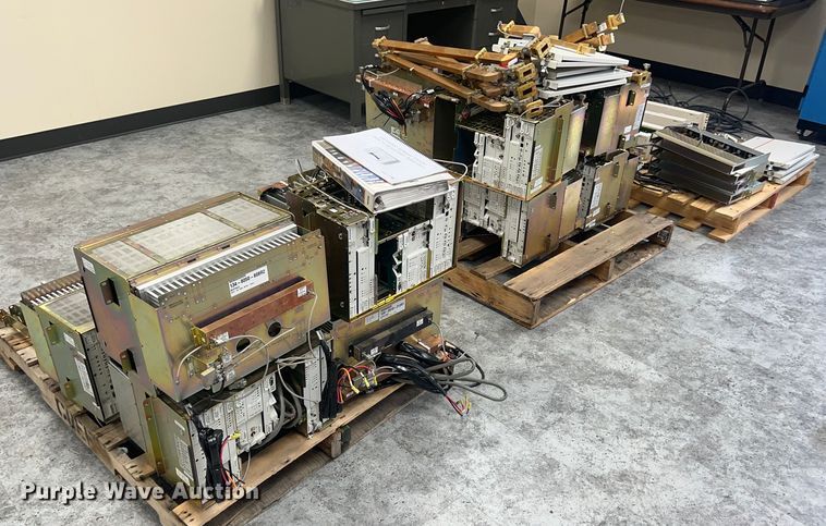 image for item KR9579 (13) Alcatel-Lucent MDR-8000 digital microwave radios