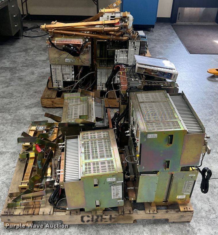 image for item KR9579 (13) Alcatel-Lucent MDR-8000 digital microwave radios