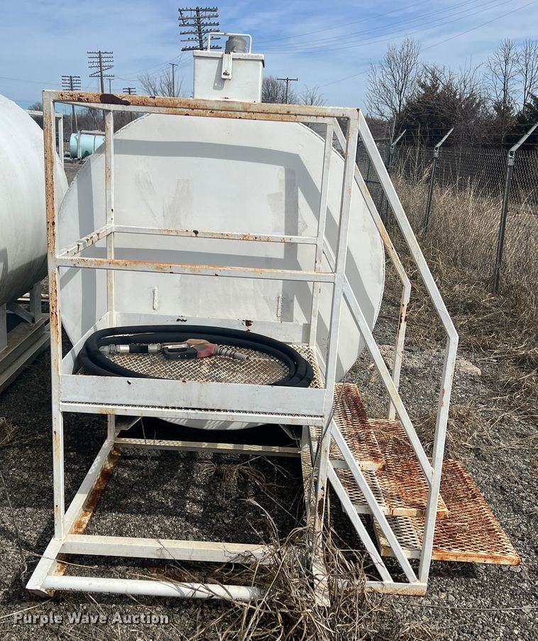 image for item KR9581 1993 Smith Tank Co. 1000  fuel tank