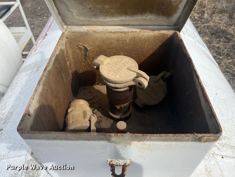 image for item KR9581 1993 Smith Tank Co. 1000  fuel tank