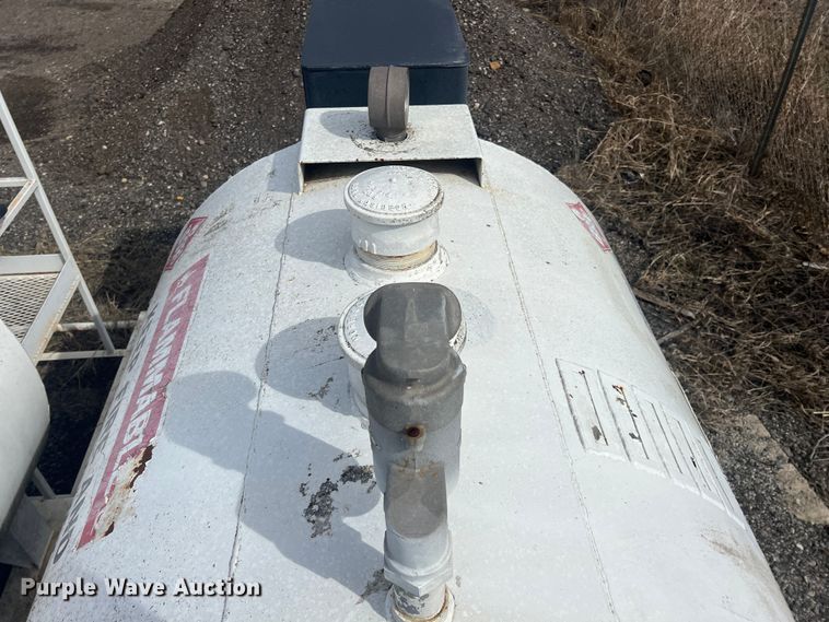 image for item KR9581 1993 Smith Tank Co. 1000  fuel tank