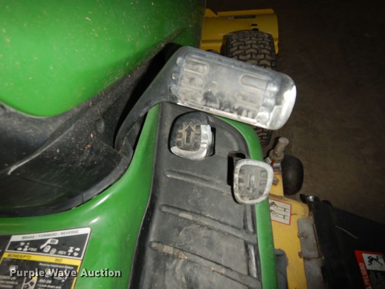 image for item KS9461 2007 John Deere X500  lawn mower