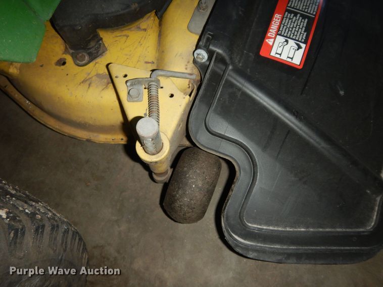 image for item KS9461 2007 John Deere X500  lawn mower