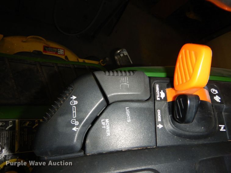 image for item KS9461 2007 John Deere X500  lawn mower