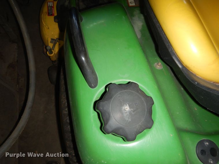 image for item KS9461 2007 John Deere X500  lawn mower