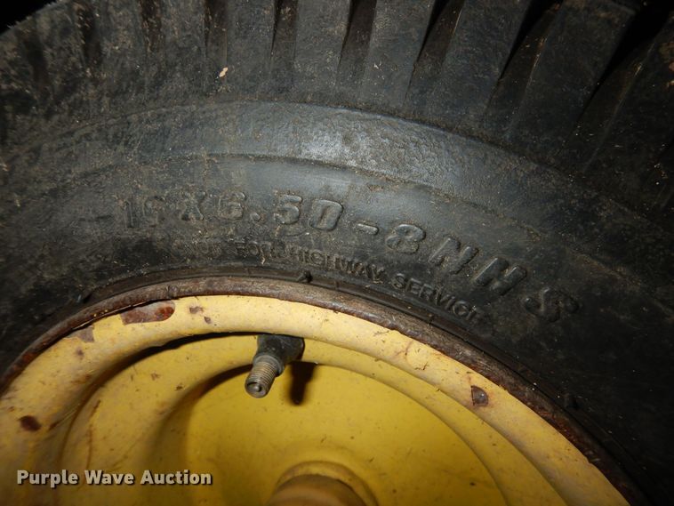 image for item KS9461 2007 John Deere X500  lawn mower