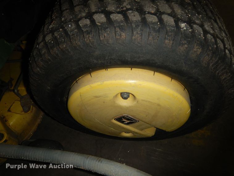 image for item KS9461 2007 John Deere X500  lawn mower