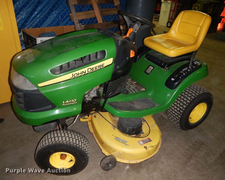 image for item KS9463 2007 John Deere LA110  lawn mower