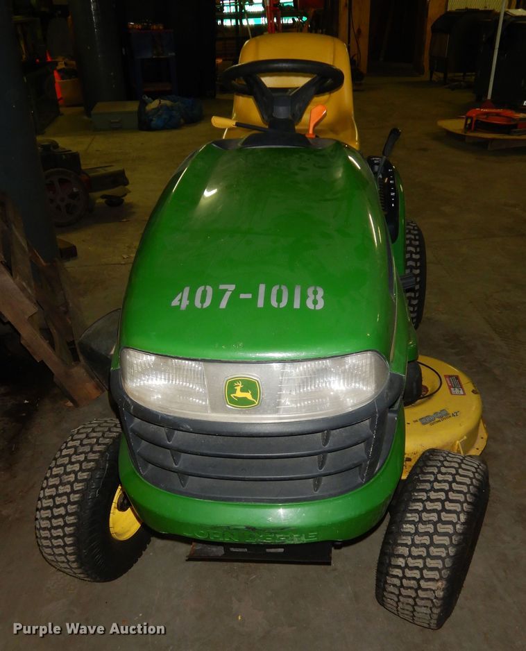 image for item KS9463 2007 John Deere LA110  lawn mower