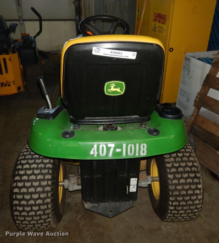 image for item KS9463 2007 John Deere LA110  lawn mower