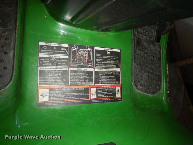 image for item KS9463 2007 John Deere LA110  lawn mower