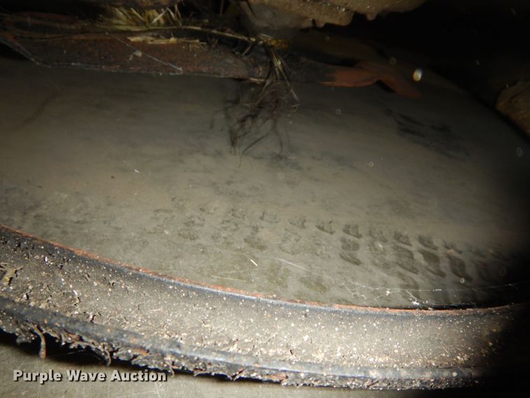 image for item KS9463 2007 John Deere LA110  lawn mower