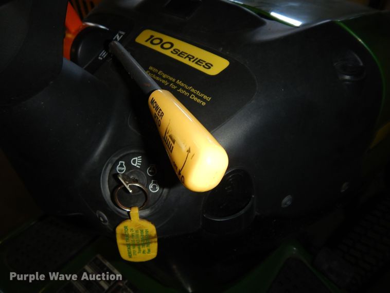 image for item KS9463 2007 John Deere LA110  lawn mower