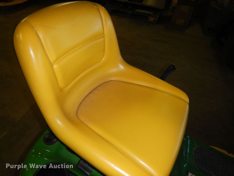 image for item KS9463 2007 John Deere LA110  lawn mower