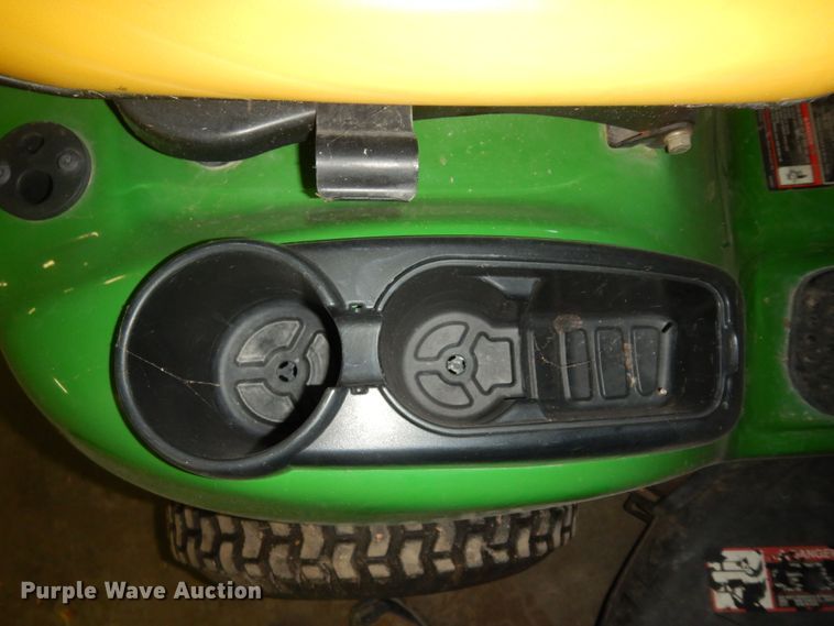 image for item KS9463 2007 John Deere LA110  lawn mower