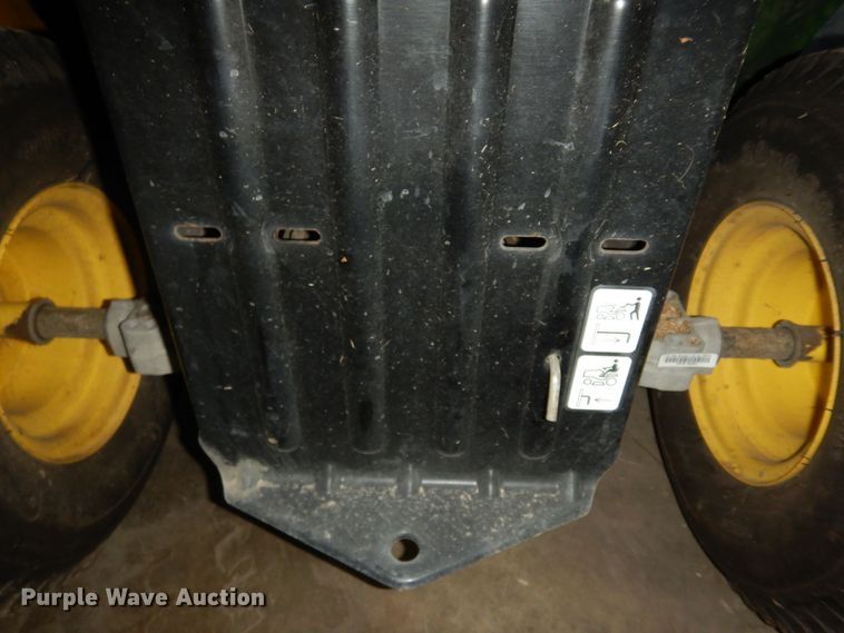 image for item KS9463 2007 John Deere LA110  lawn mower