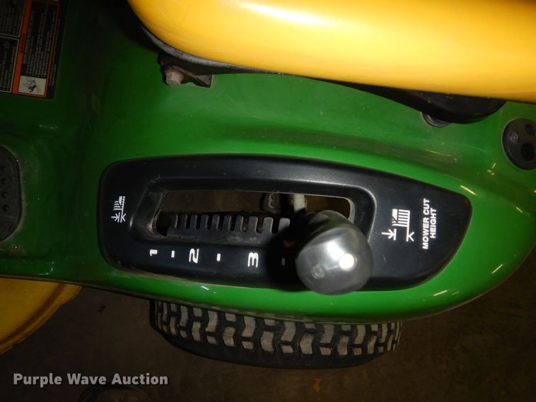 image for item KS9463 2007 John Deere LA110  lawn mower