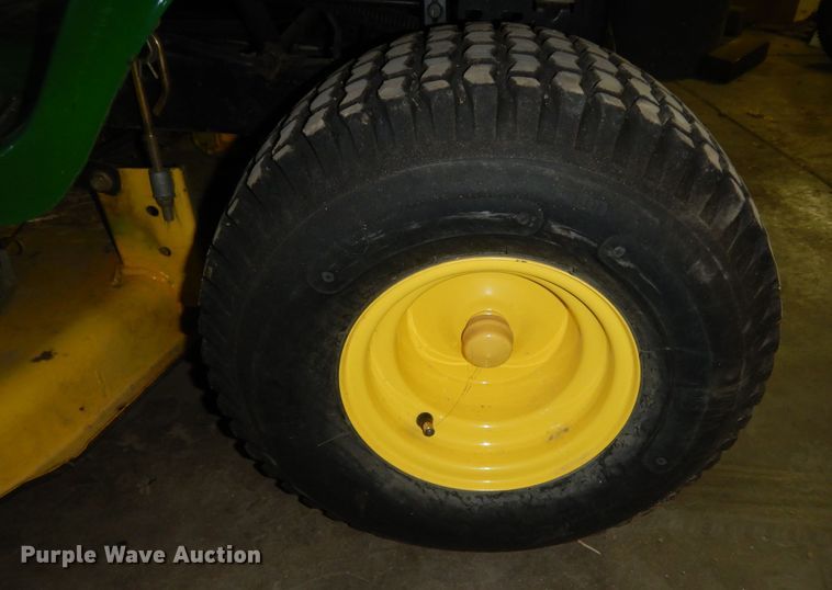 image for item KS9463 2007 John Deere LA110  lawn mower