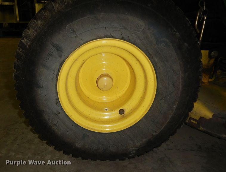 image for item KS9463 2007 John Deere LA110  lawn mower