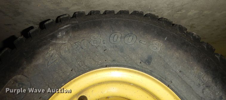 image for item KS9463 2007 John Deere LA110  lawn mower