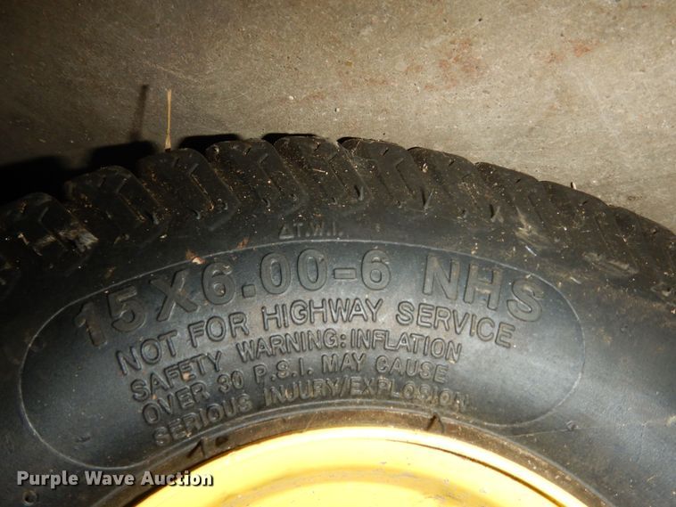 image for item KS9463 2007 John Deere LA110  lawn mower