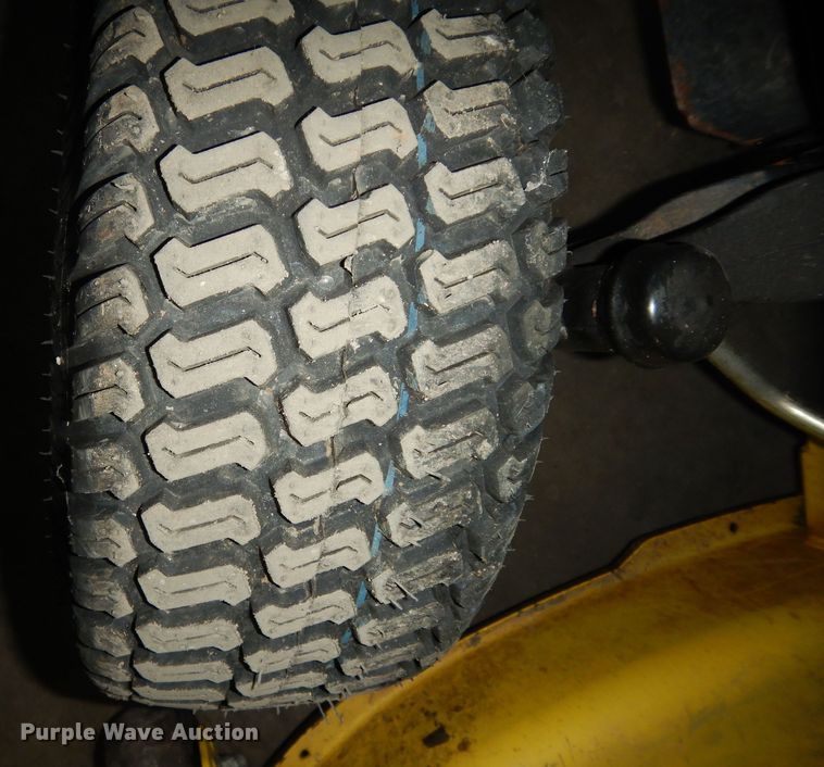 image for item KS9463 2007 John Deere LA110  lawn mower