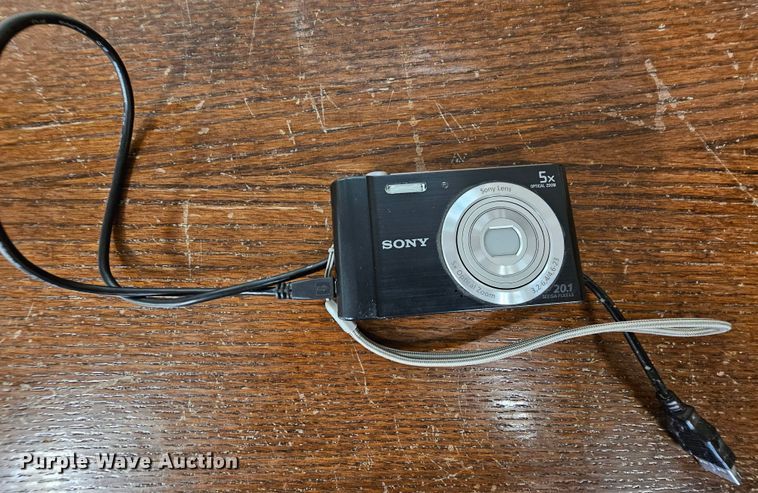 image for item KS9472 Sony Cybershot DSC-W8  digital camera