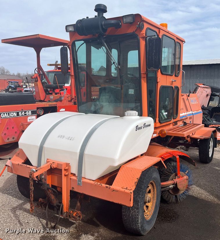 image for item LD9690 2004 Broce RJ-350  broom