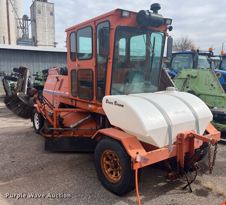 image for item LD9690 2004 Broce RJ-350  broom