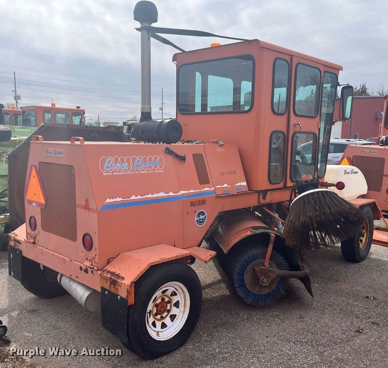 image for item LD9690 2004 Broce RJ-350  broom