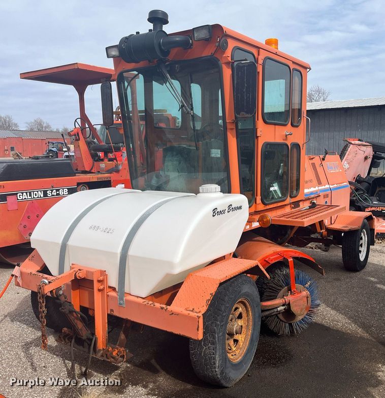 image for item LD9690 2004 Broce RJ-350  broom