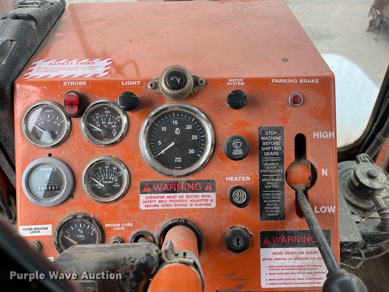 image for item LD9690 2004 Broce RJ-350  broom