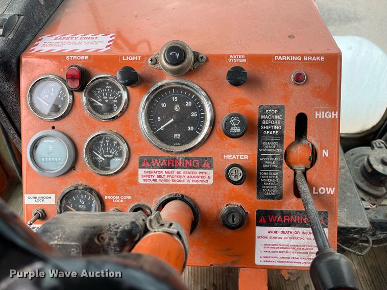 image for item LD9690 2004 Broce RJ-350  broom