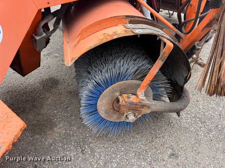 image for item LD9690 2004 Broce RJ-350  broom