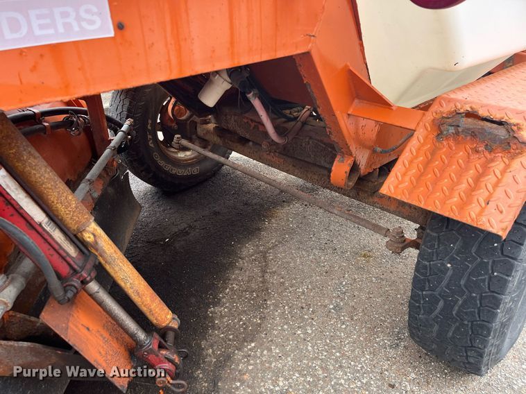 image for item LD9690 2004 Broce RJ-350  broom