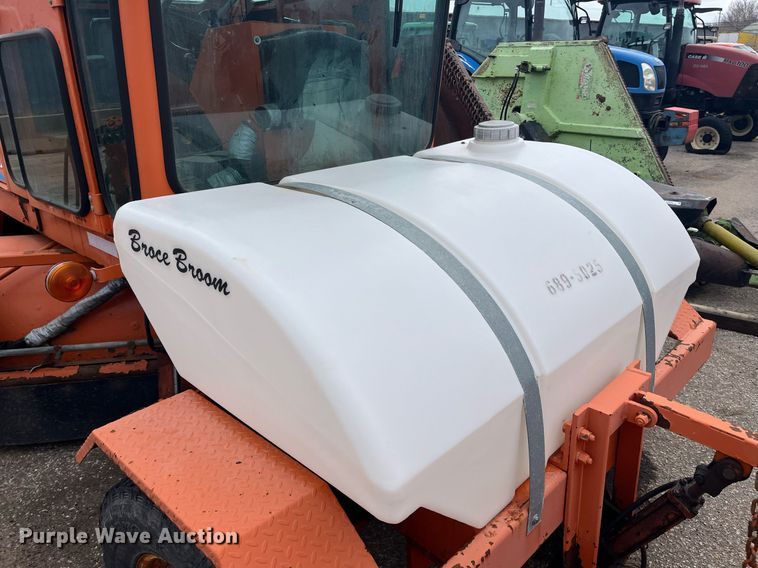 image for item LD9690 2004 Broce RJ-350  broom