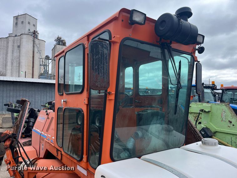 image for item LD9690 2004 Broce RJ-350  broom