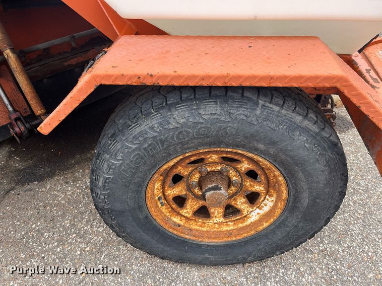 image for item LD9690 2004 Broce RJ-350  broom