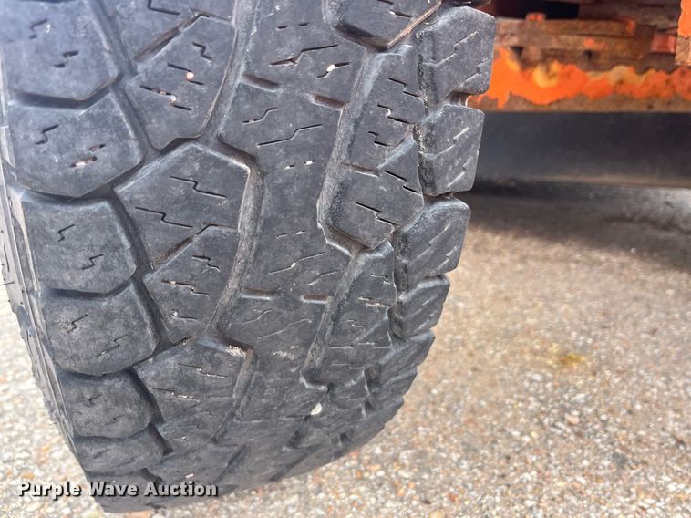 image for item LD9690 2004 Broce RJ-350  broom