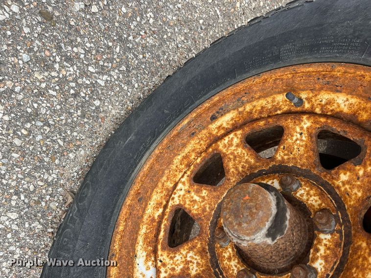 image for item LD9690 2004 Broce RJ-350  broom